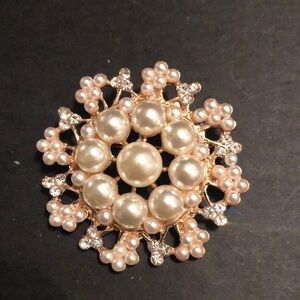 Adrienne vittadini gold tone faux Pearl rhine stone floral brooch pin​